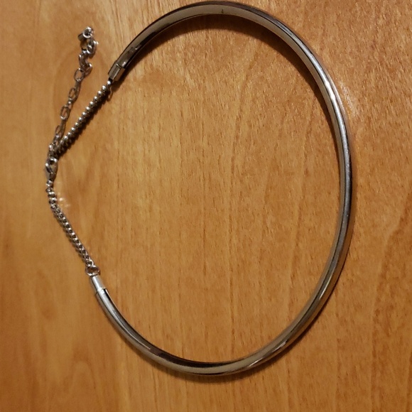 Statement flower pendant necklace and earring set - Picture 9 of 10